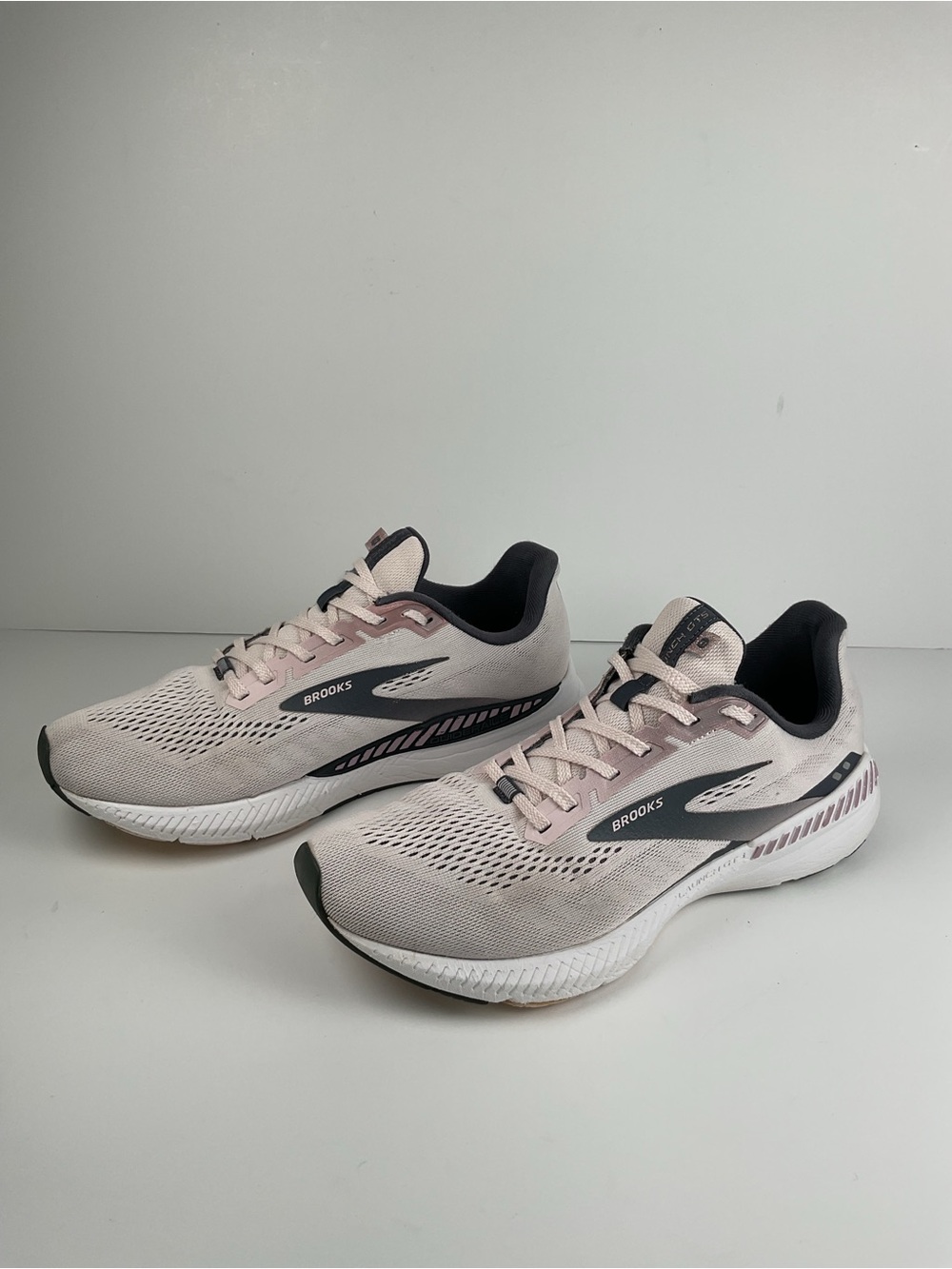 Brooks Launch GTS 8 Women’s Size 10.5 Gray Pink Stability Running Shoes